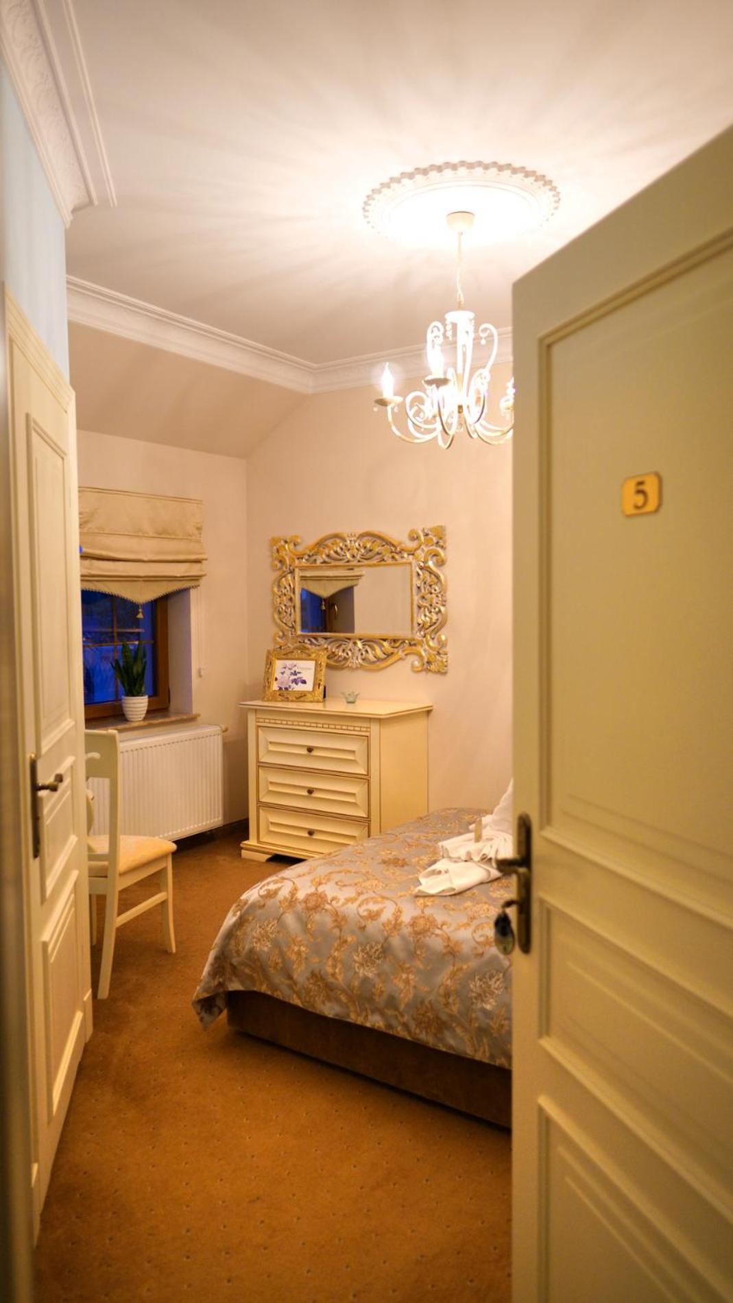 Krysztalowy Dworek Hotel Zbychowo Kültér fotó