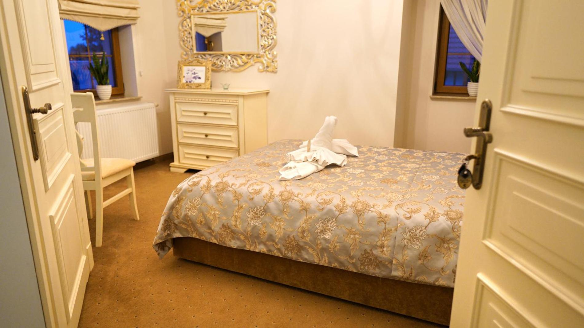 Krysztalowy Dworek Hotel Zbychowo Kültér fotó